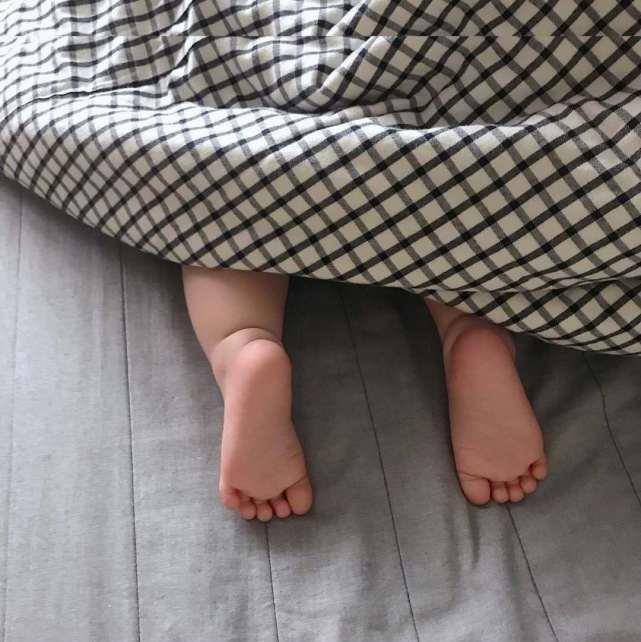 迪丽热巴作为表情包大户,无论是沙雕表情包还是可爱的表情包都是一点