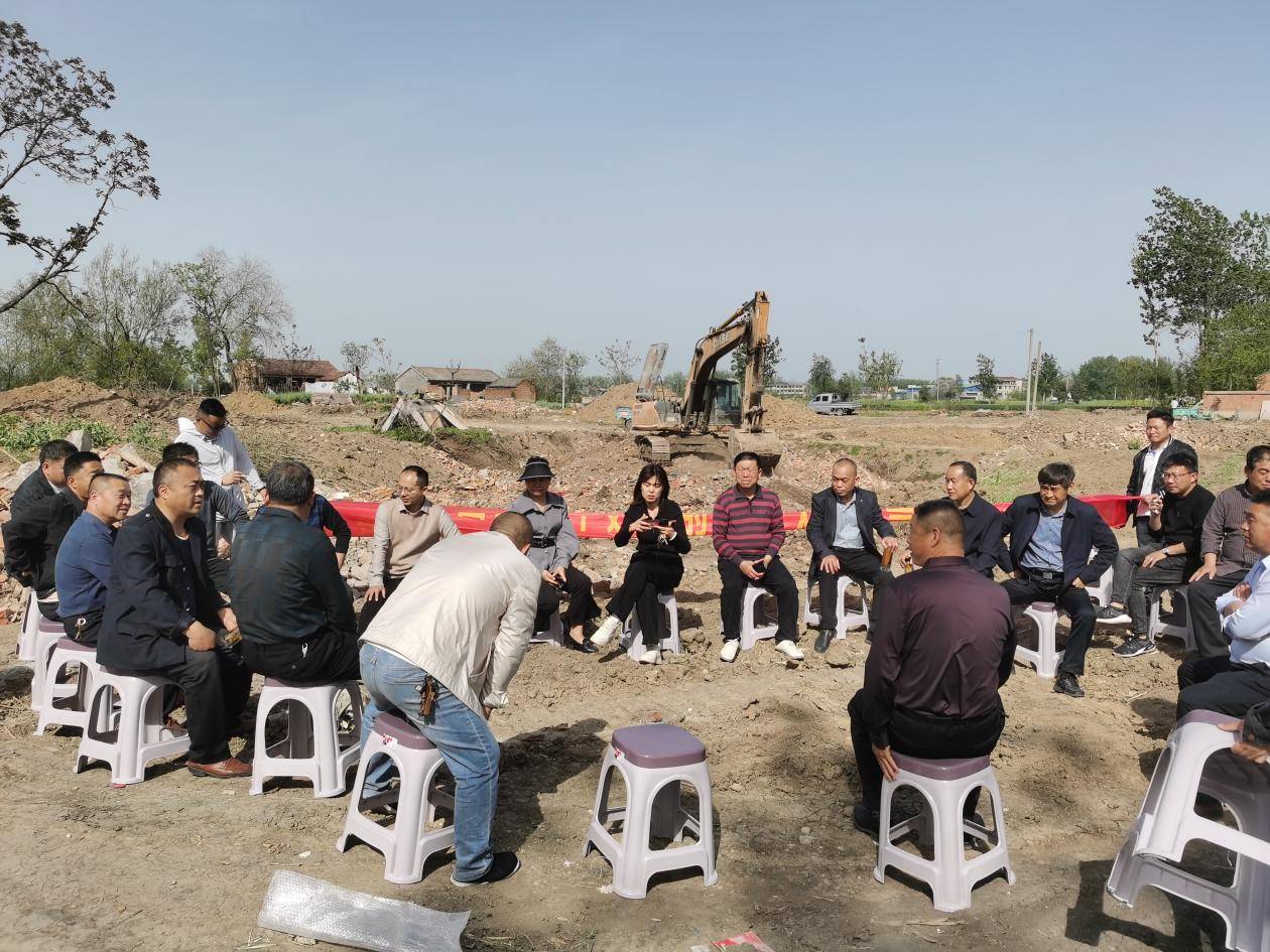 利辛县汝集镇召开土地增减挂暨"团结实干好样的一家人"座谈会_工作