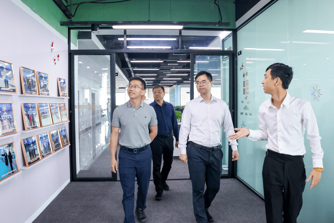 4月15日上午,中共丰泽区党委副书记,区政府区长林清伏,泉州市交发集团