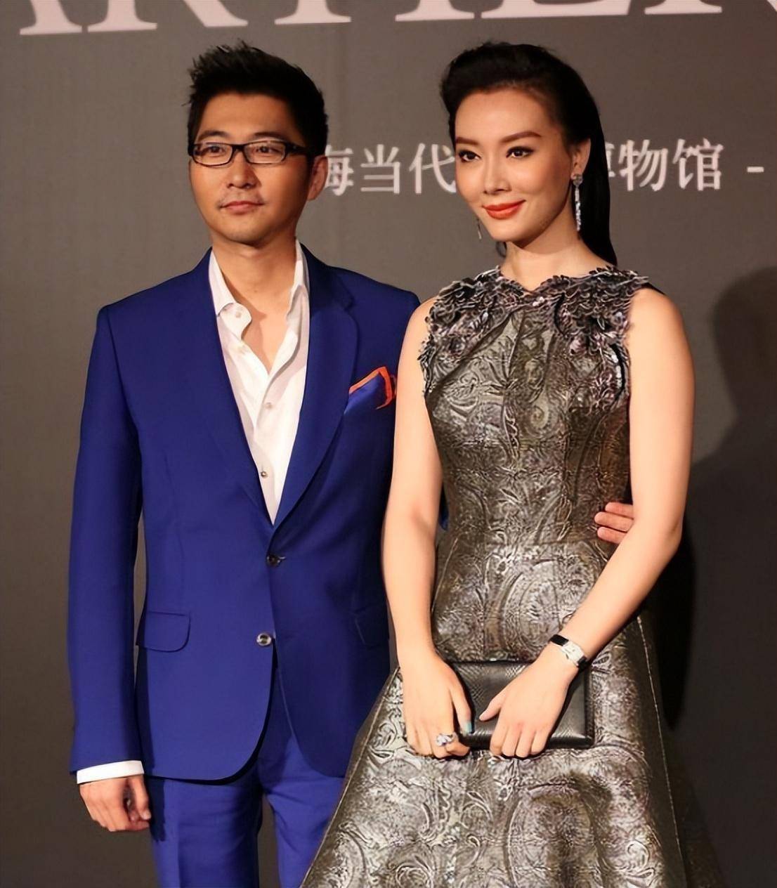 30岁那年,陈数认识了钢琴家赵胤胤,两人一见钟情,陈数不介意他说二婚