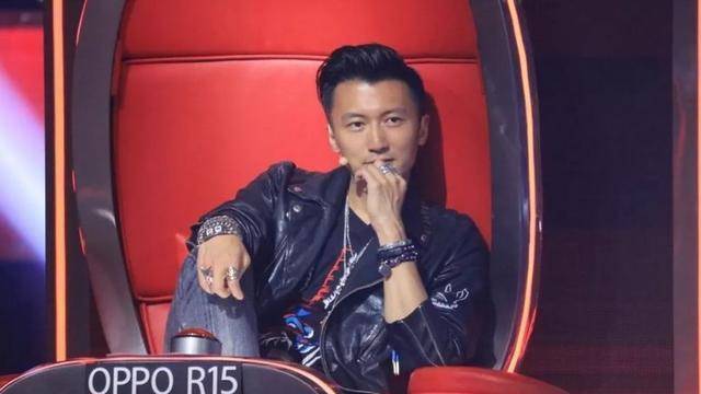 他是谢霆锋的粉丝,走红后不甘心做快递员,靠整容逆袭成千万富豪_易波