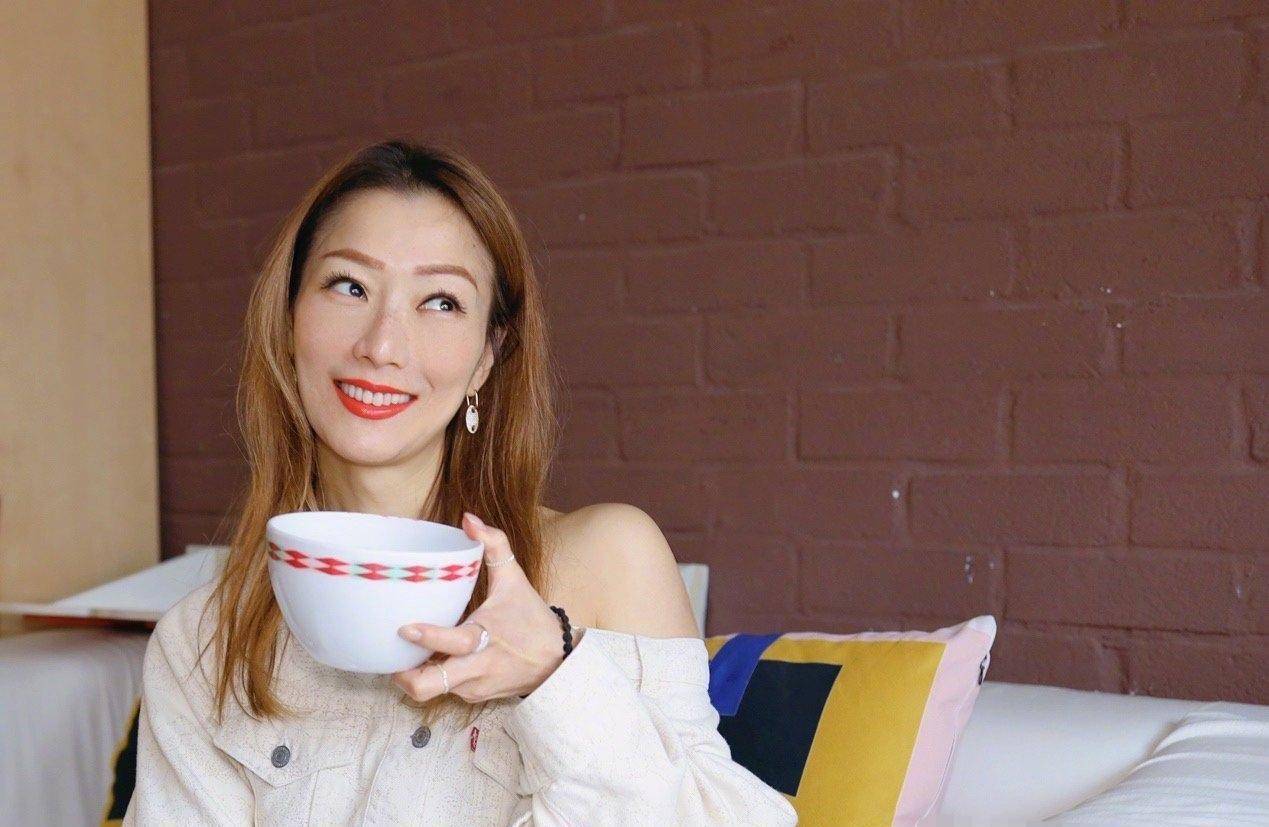 "新晋影后"郑秀文,她那么优秀老公还出去偷吃,真为她感到不值_许志安