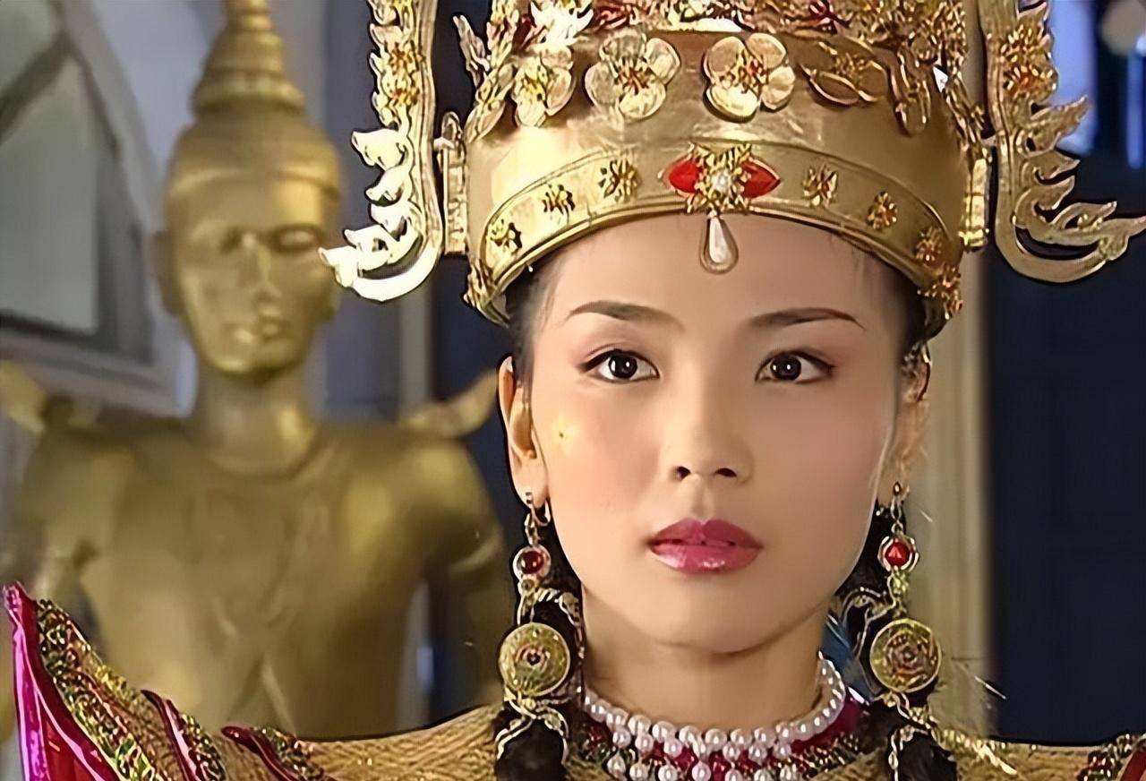相中了刘涛,邀请她出演琼瑶的《还珠格格天上人间》中的缅甸公主慕沙