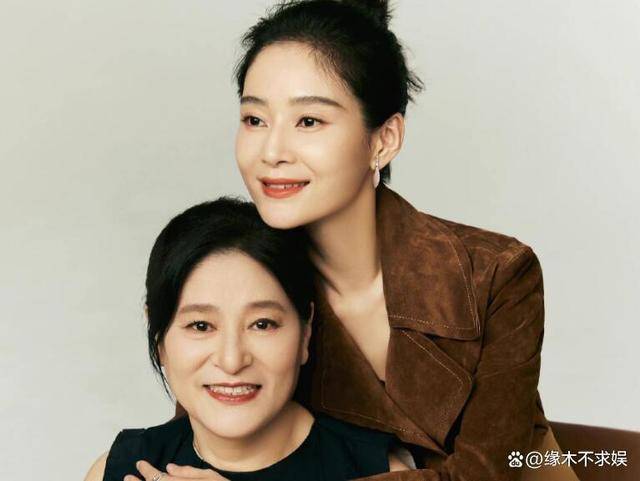 再看王雨的社交账号,更是从不见王媛可的身影