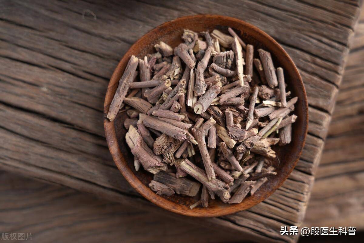 原文:"温粉:牡蛎 青皮 麻黄根 藁本 糯米 防风 白芷.上为末,周身扑之.