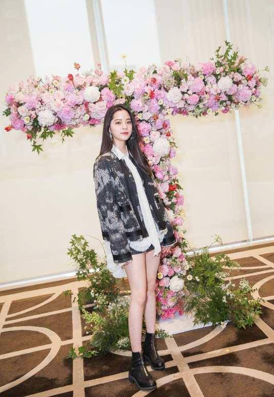 欧阳娜娜长大了,穿搭风格越来越有品位,与王源大主宰飙戏获赞_娜比