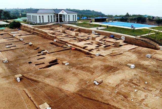 青台遗址发现九个瓮棺,专家经过研究,破解了它背后隐藏的秘密_北斗