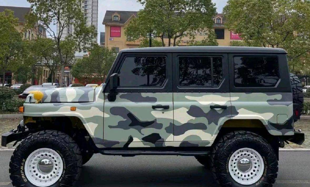 迷彩版北京212"狙击手"出街,槽点还有很多,越野圈它胜在便宜_坦克