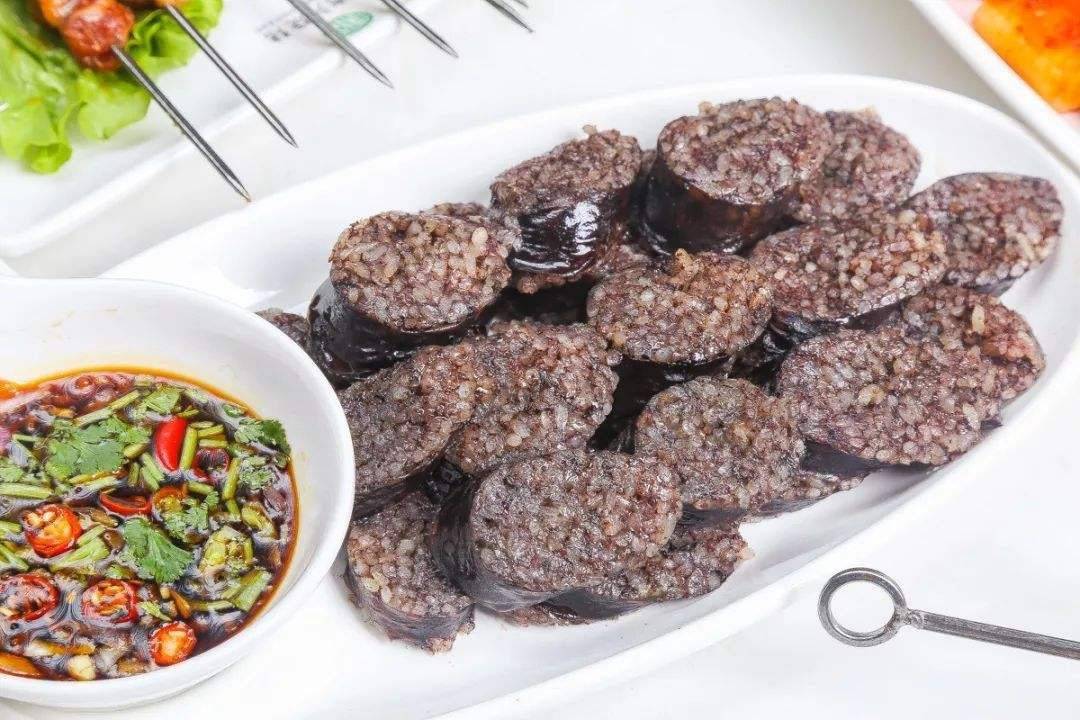 广西特色小吃糯米血肠_食用_混合_美食