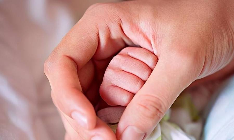 剖宫产切口瘢痕妊娠,再次妊娠时子宫破裂,前置胎盘或胎盘植入