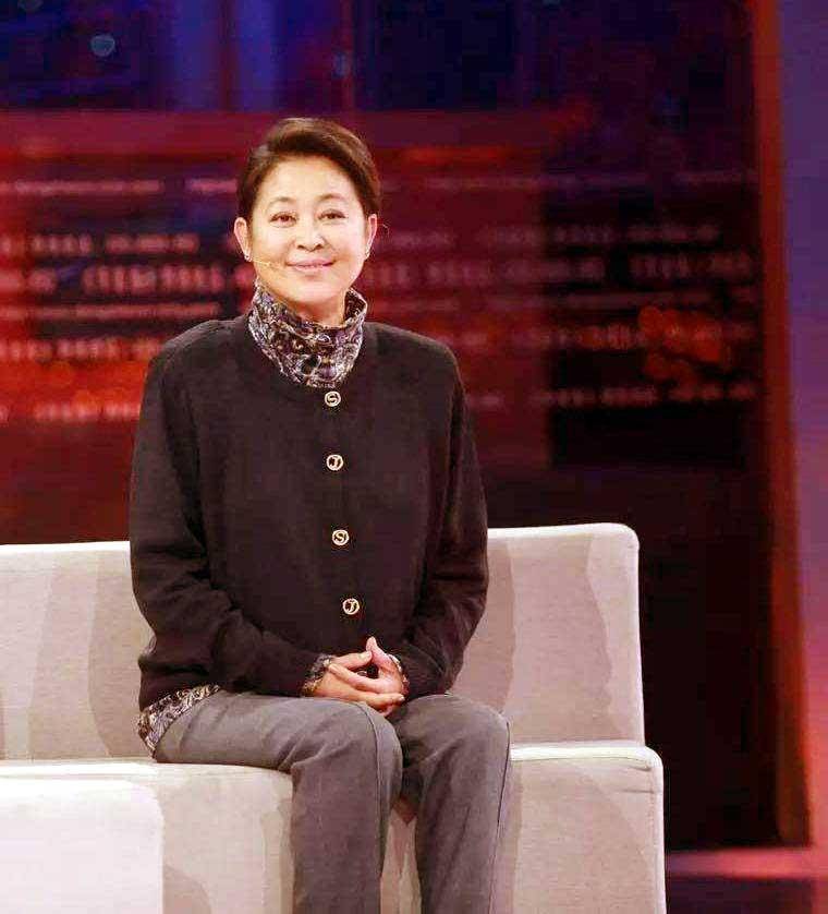 倪萍:再婚嫁给著名导演杨亚洲,她与继子关系怎样?_大脚_冯巩_王文澜