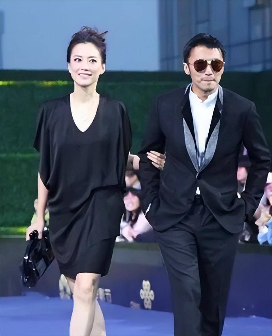 "金牌经纪人"霍汶希的传奇人生_因为_广告_叶崇仁