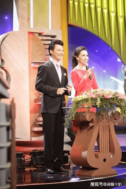 央视著名主持董艺:从河南郑州走出的美女主持人,为何53岁仍未婚?