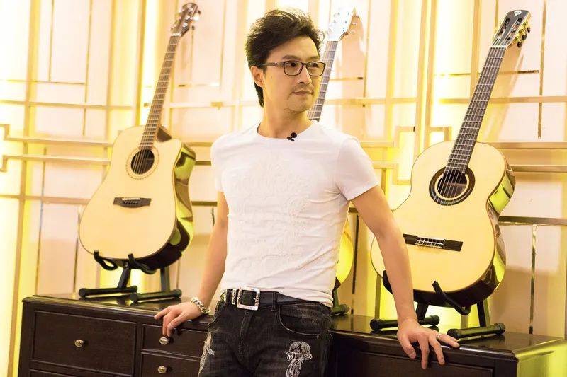 但葛荟婕18岁那年,为34岁的汪峰生下小苹果后,第二年汪峰认为葛荟婕