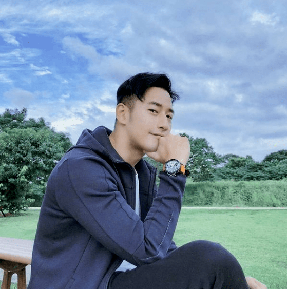 对于周孝安陈天仁的甜蜜婚事,不少网民纷纷表示惊讶,但也随即送上真挚