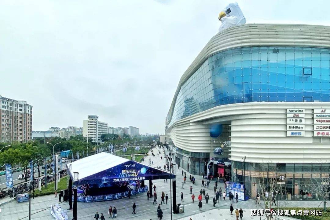 2万方的社区商业东苑米兰广场和颛桥社区医院,向东约600米就是颛桥