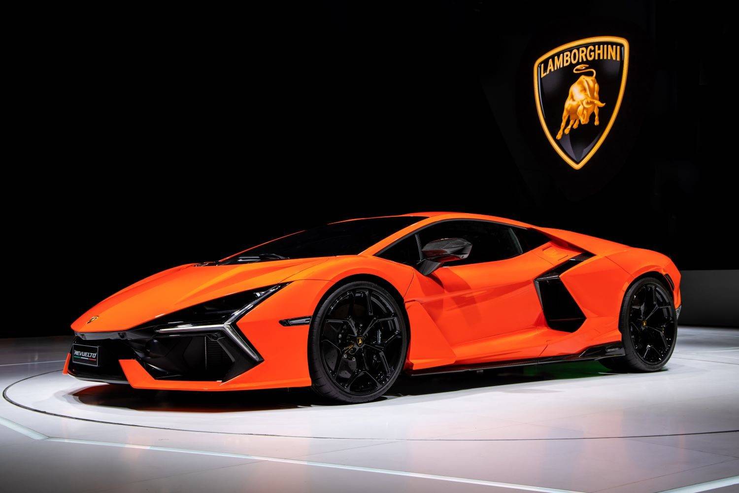 全新revuelto是aventador的继任者,它将是兰博基尼品牌全新旗舰超跑.