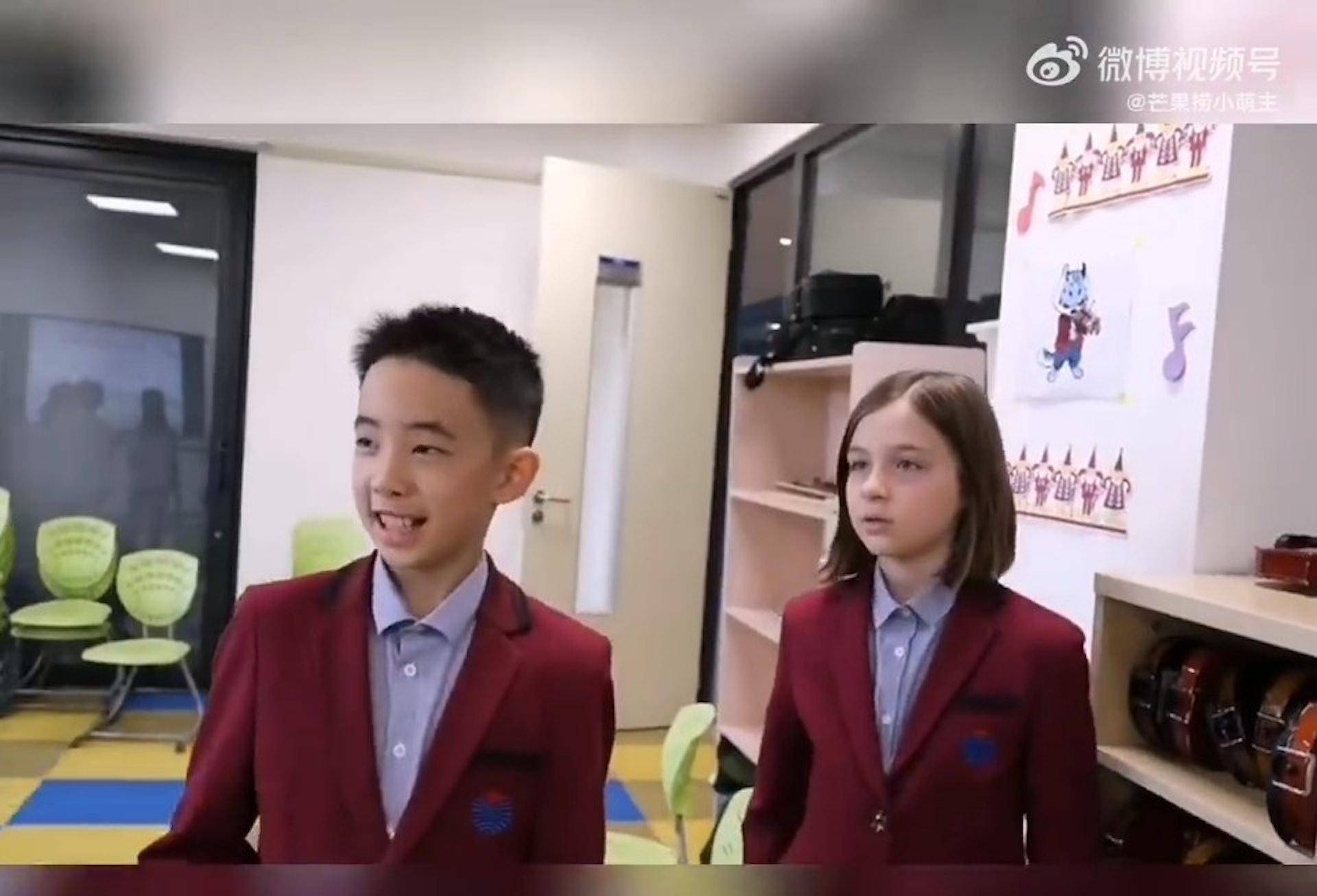 jasper替学校拍宣传片,气质从容大方,网友:跟陈小春一样