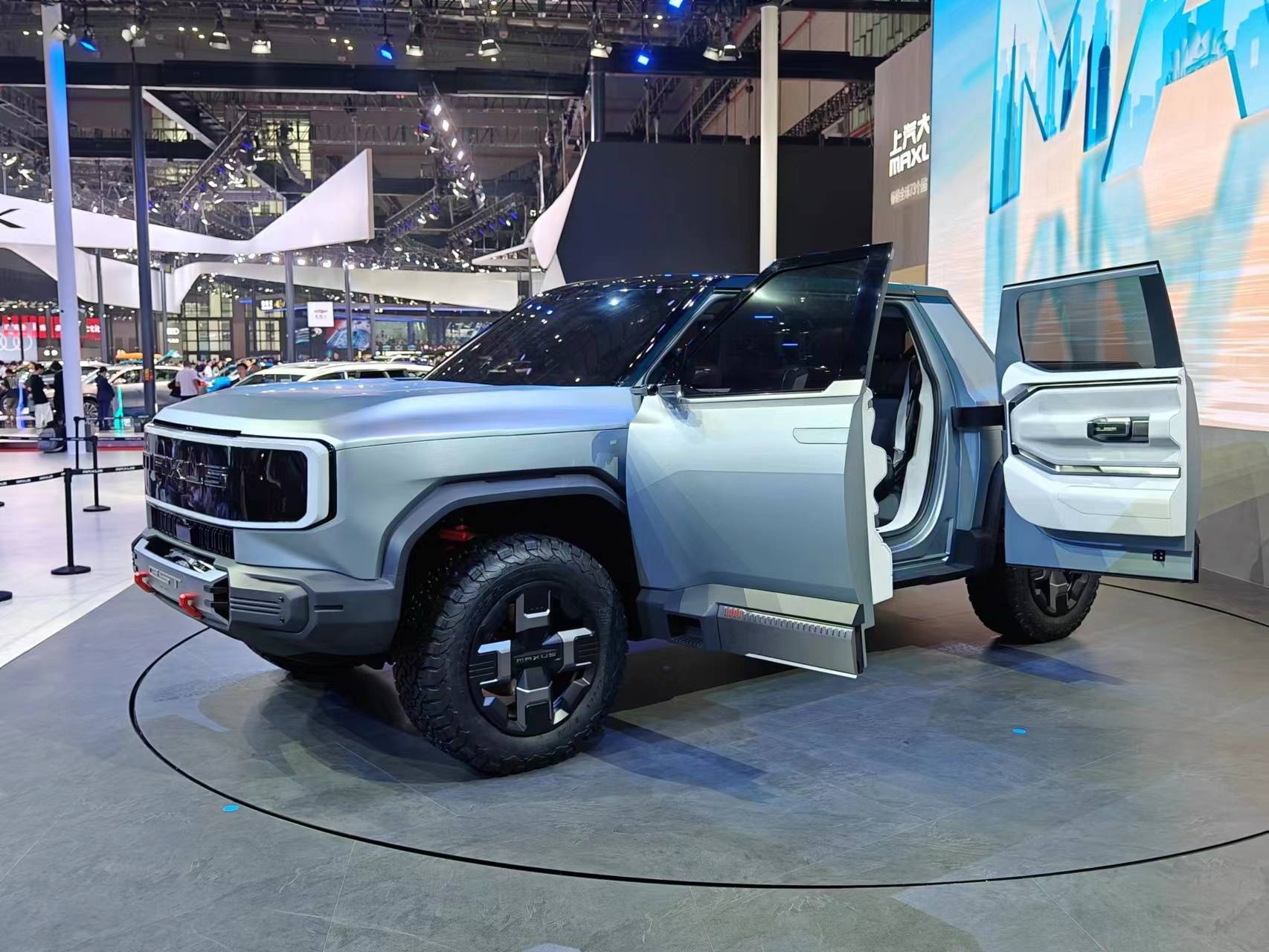 "大型纯电性能皮卡"gst概念车亮相,非承载式纯电底盘架构打造