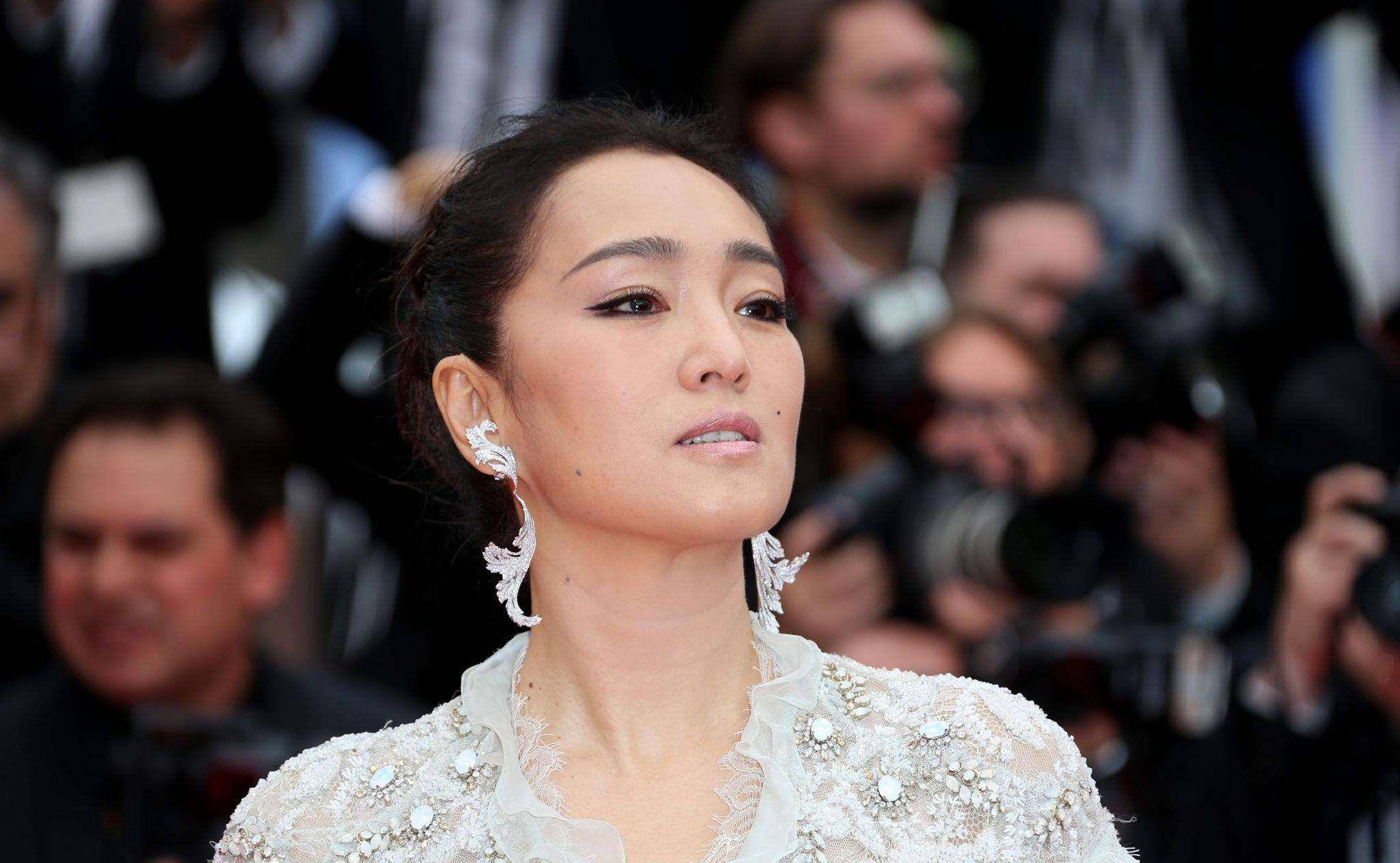 巩俐眼中的小场景,为何年轻一代的女明星第一眼就慌了_电影_作品_奖项