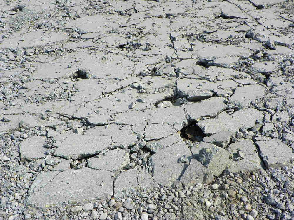冲击压路机水泥路面破碎处理质量的控制要点_混凝土_裂缝_基层
