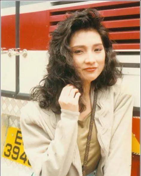 戚美珍,深陷舆论丈夫不离不弃,结婚32年无绯闻,直言嫁对了人_苗侨伟