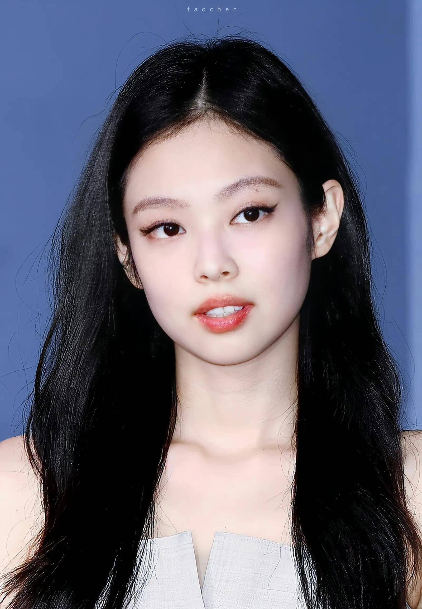 jennie金智妮一字肩抹胸性感小野猫造型