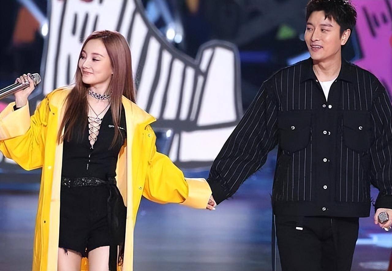 反而是马苏,甚至有人说,是马苏牵线让李小璐认识的pg one,还教她"王婆