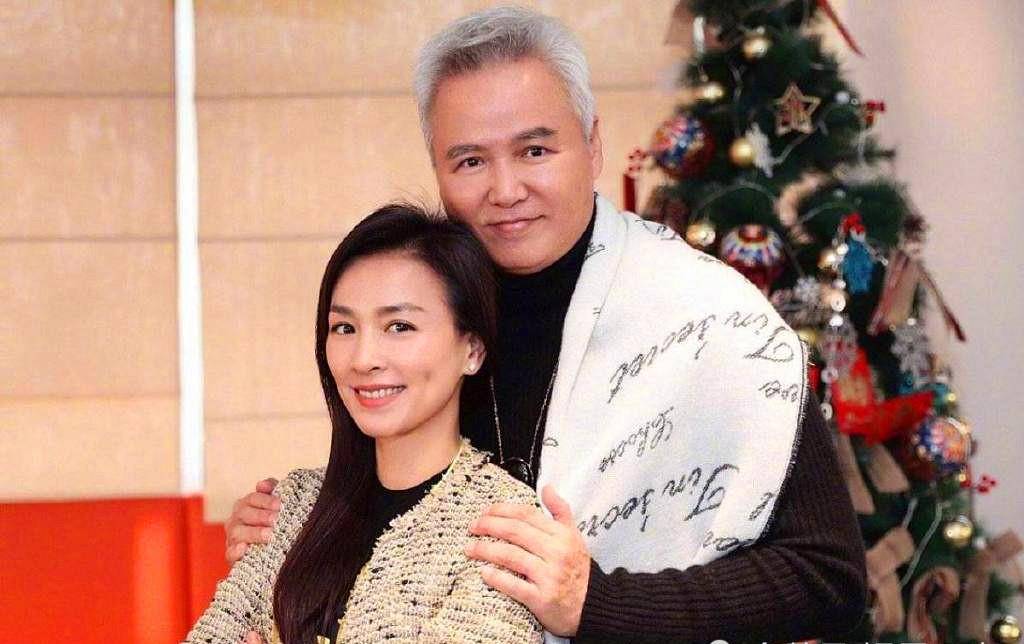 一张林瑞阳前妻的近照和张庭的一样好看,50岁的她长什么样?