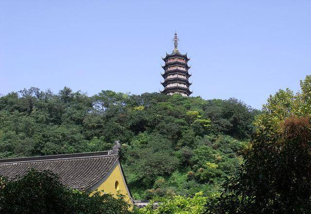 昆山位于江苏省东南部,地处上海,苏州,无锡三大城市的几何中心_玉峰山