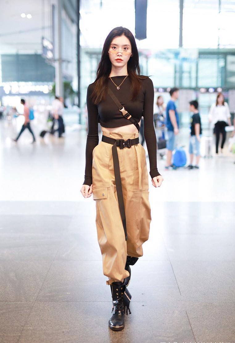 "露脚脖"已经是过去式了,今春流行的是"露腰",明星都心动了