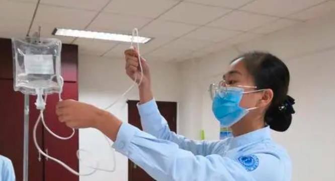 男婴静脉被注射配方奶瞒5天，为不让家人看孩子，关掉电源和热水（静脉输液对孩子身体会有什么影响）