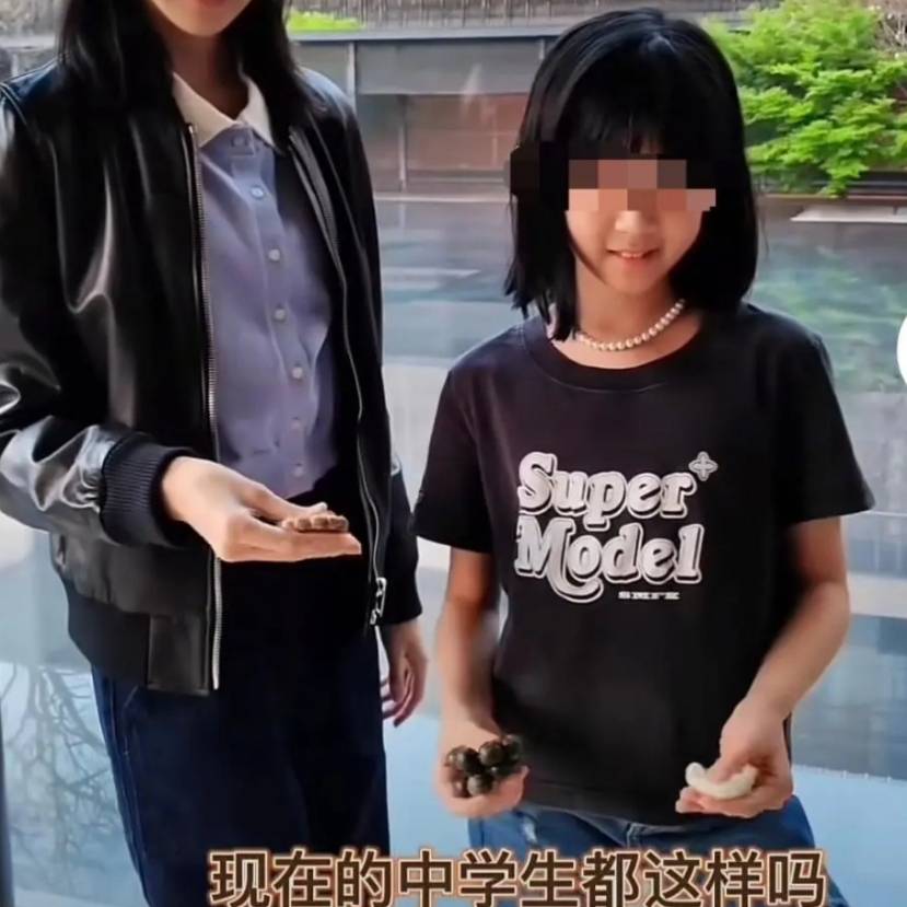 原创            小学生开始迷上“盘手串”，班里学生人手一条，家长对此疑惑不解-小学生盘子画大全