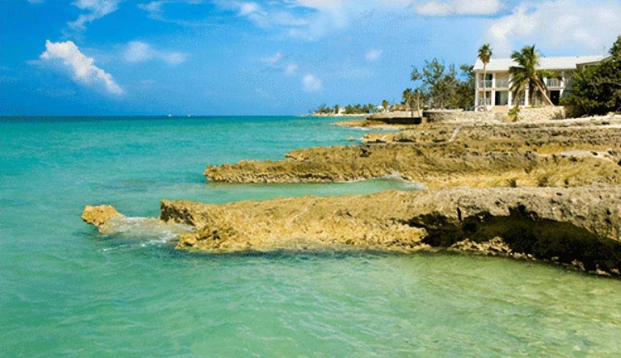 照秀锁骨,定居美国上大三,哈文陪其海岛悠闲度假_法图麦·李_小法