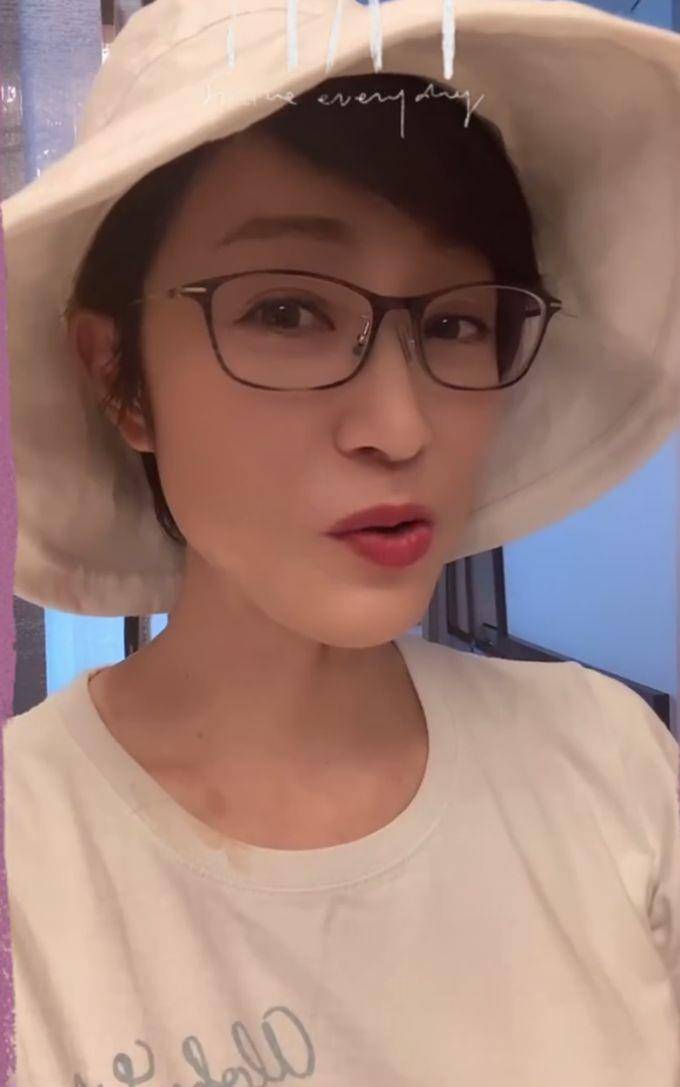 陈法蓉晒近况,看淡感情至今单身未育,与84岁老父合照心情好_爸爸_父母