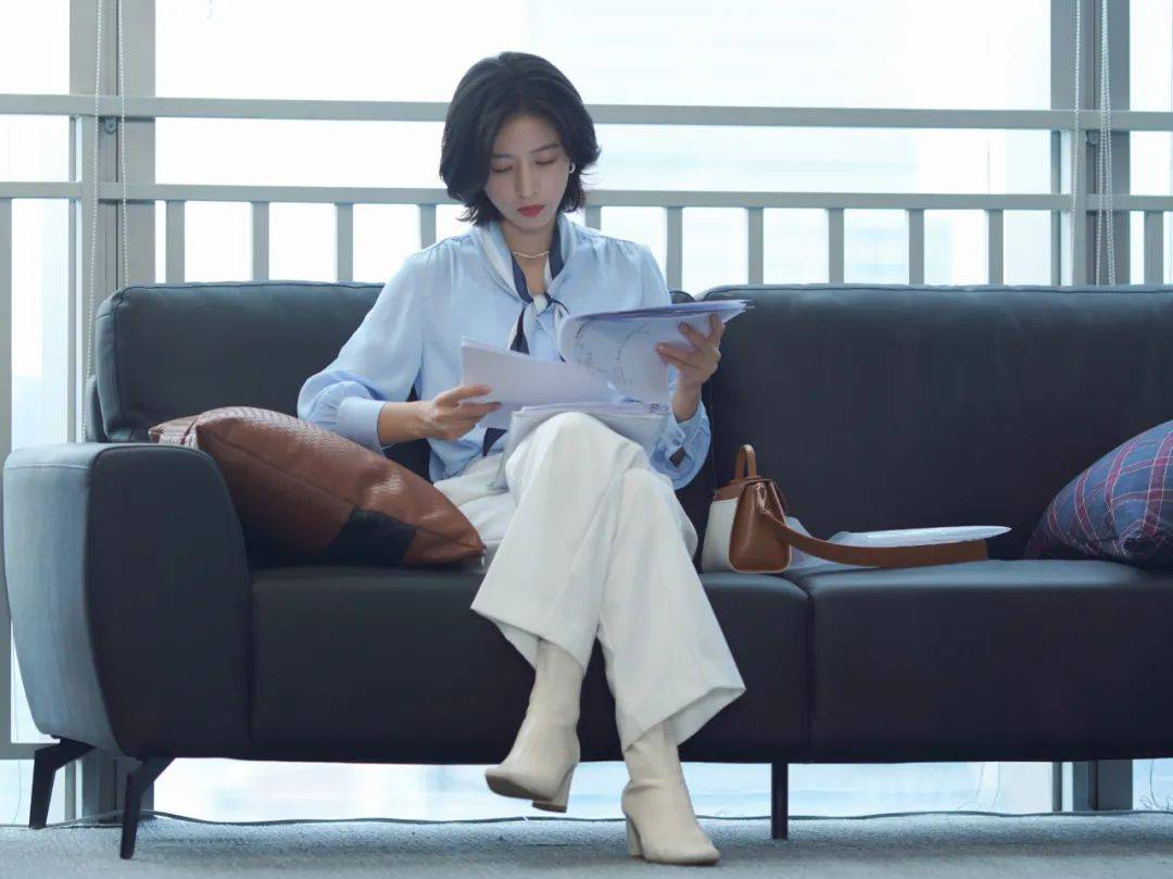 但周雨彤167的个子,体重只有86斤,一般人很难像她那么窄那么瘦,但贸然