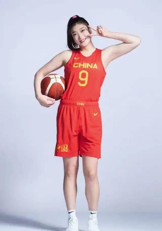 女篮李梦被爆八卦,哪些原因导致她走到这一步_训练_篮球_时候