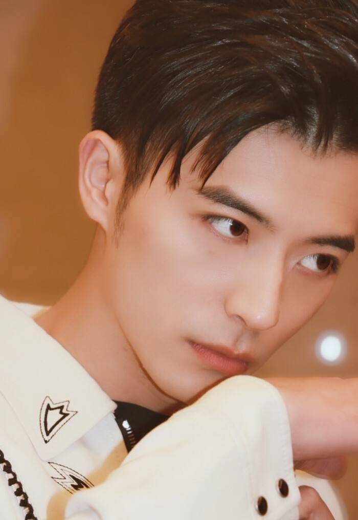 古力娜扎,爱情也丰富了,和青岛的富二代,高中谈的男朋友,张翰,还被