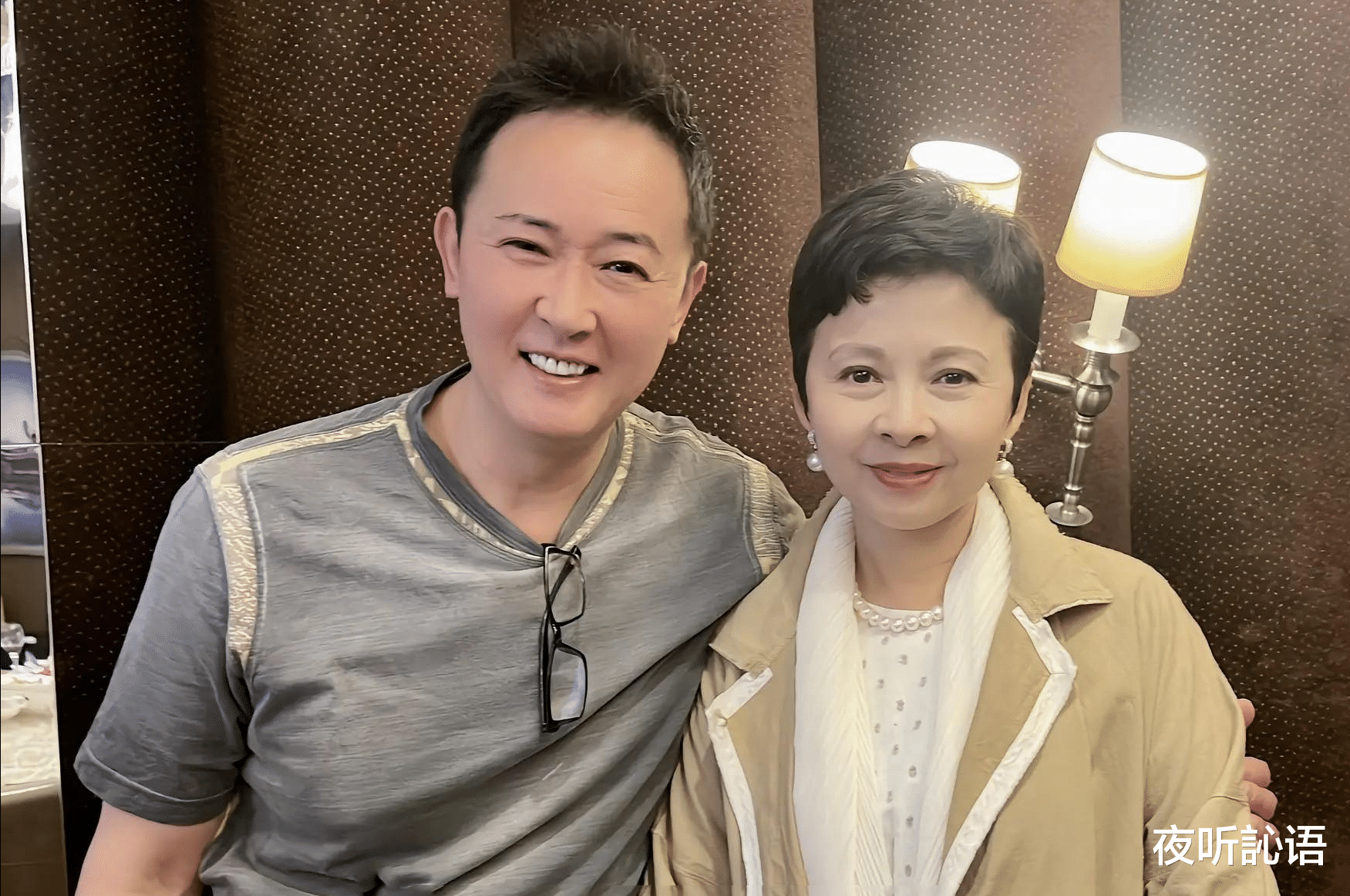 众星为谷建芬庆祝生日,董文华优雅气质强,面部浮肿笑容稍显僵硬_苏红