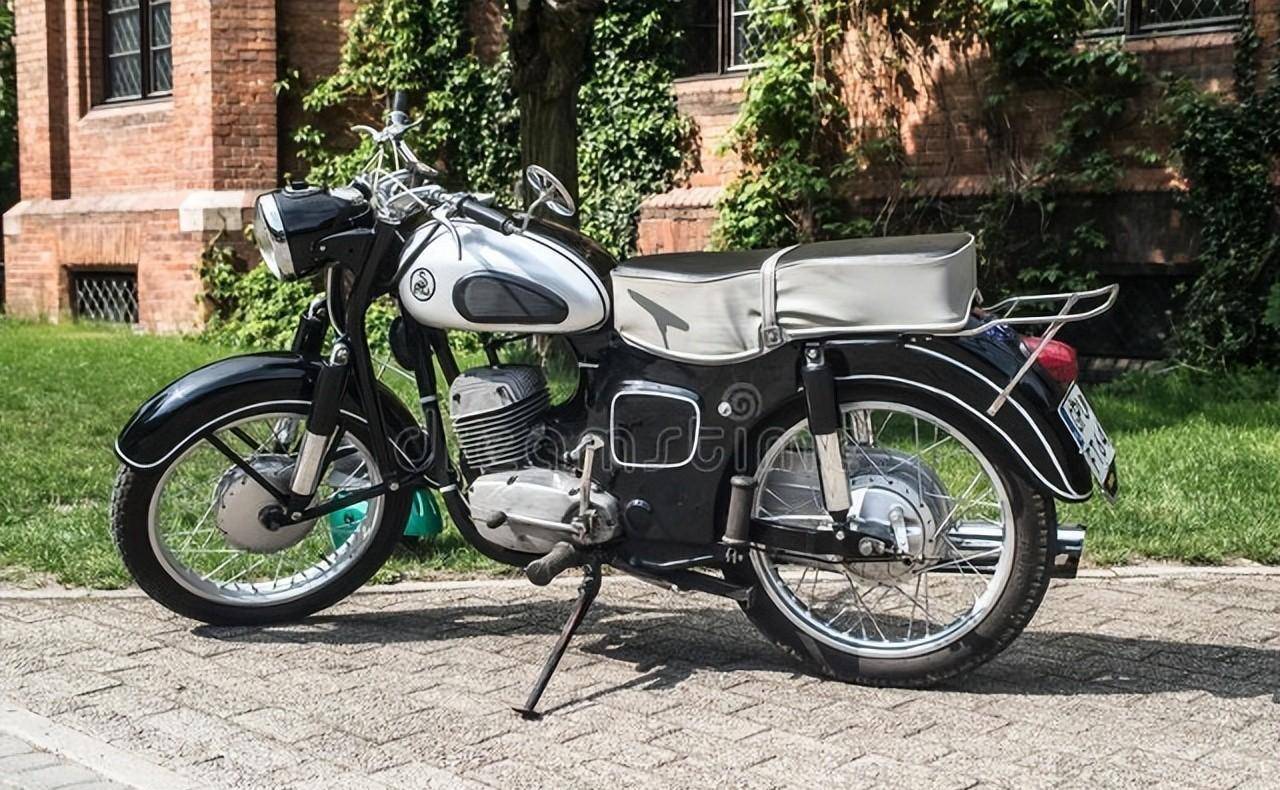 李稻葵建议取消摩托车强制报废年限,按性能排放判断是否报废_搜狐汽车