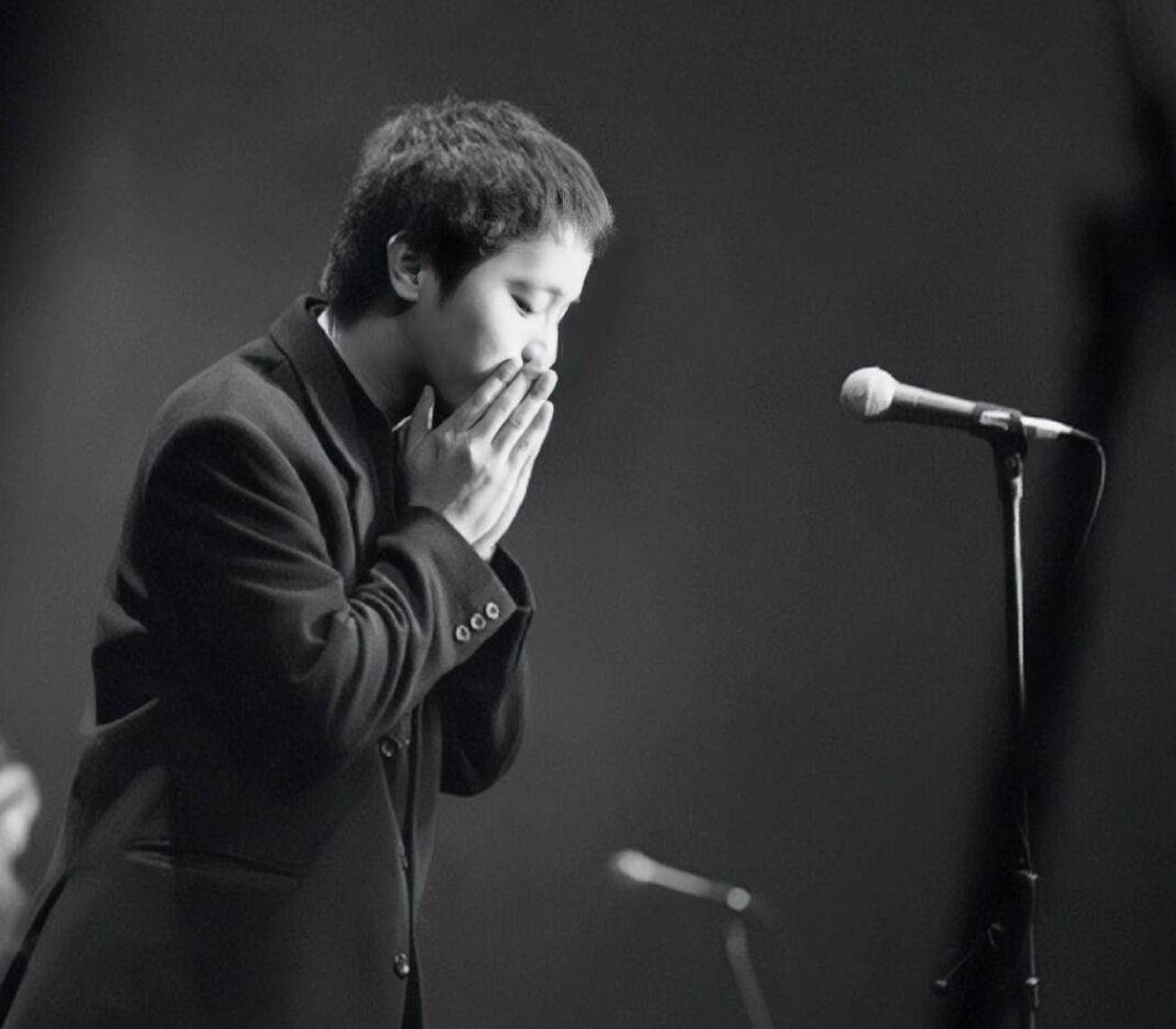 54岁窦唯现身路边小店,头发花白,不修边幅,被赞接地气_王菲_感觉