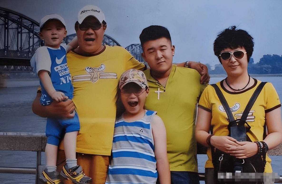 演员秦卫东:因喝酒毁掉2段婚姻,戒酒后,3婚娶2婚女子终获幸福!
