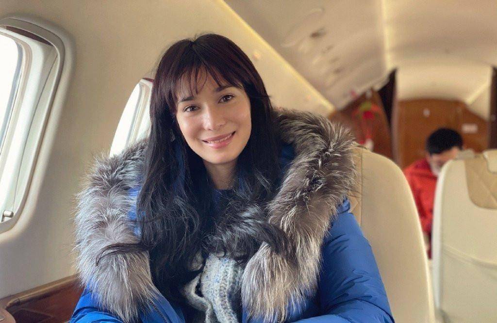 卢靖姗带娃参加《浪姐4》,细心呵护尽显母爱_孩子_带着_母亲