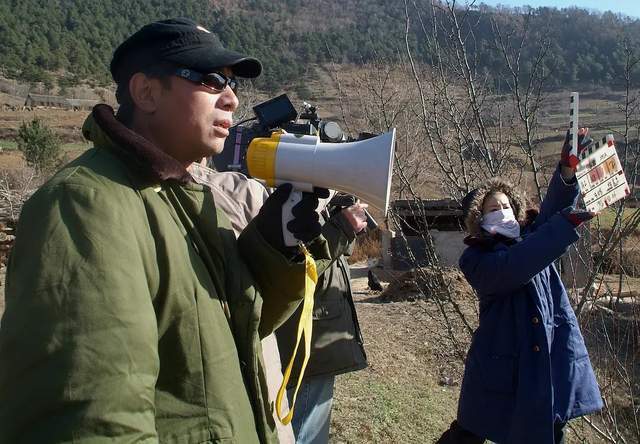 《盲山》群演:19岁被拐穷山沟,演戏仅为三顿饭,拍摄中途险丧命_郑小兰