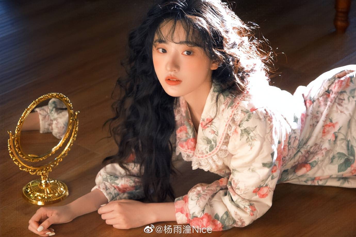 新赵灵儿99年小花撞脸景甜,正剧古偶两手抓,网友:这波必爆_杨雨桐