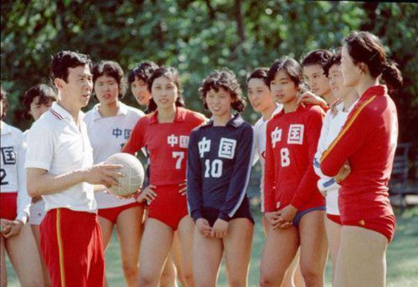 中国女排5连冠陈招娣:58岁因病离世,骨灰里却发现几枚钢钉_比赛_排球
