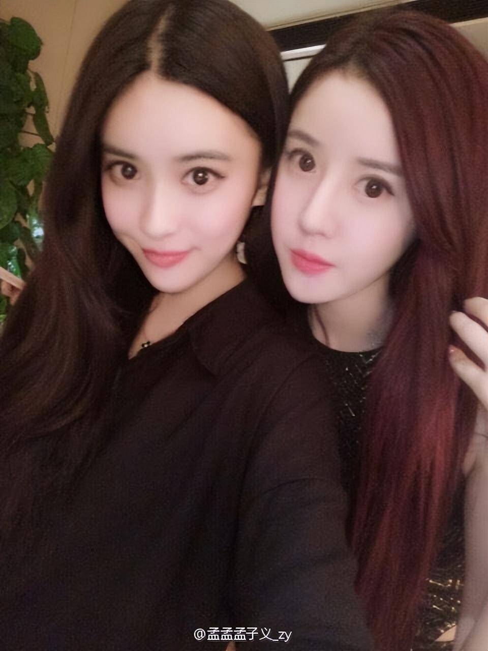 孟子义童年旧照被曝,天生整容脸说的就是她吧,从小就像动过刀_漂亮