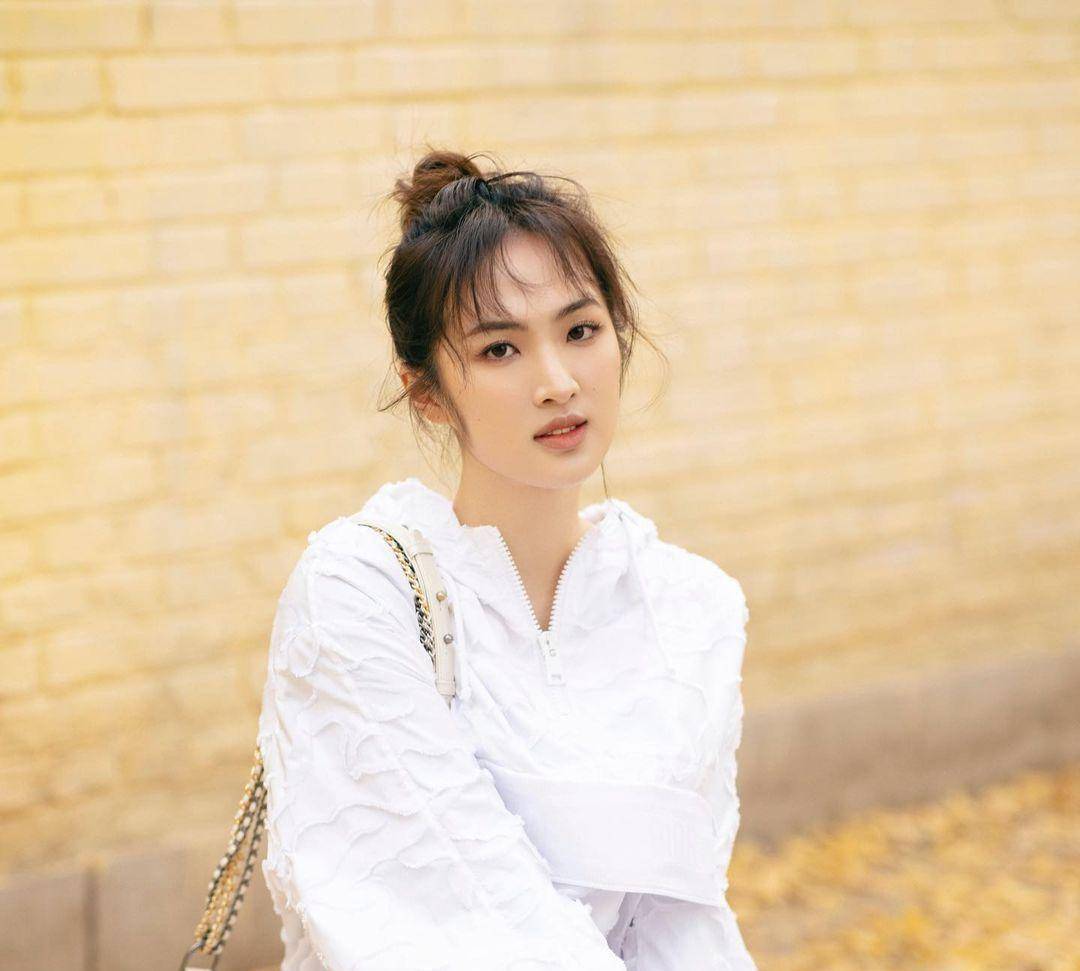华为老总小女儿晒照!