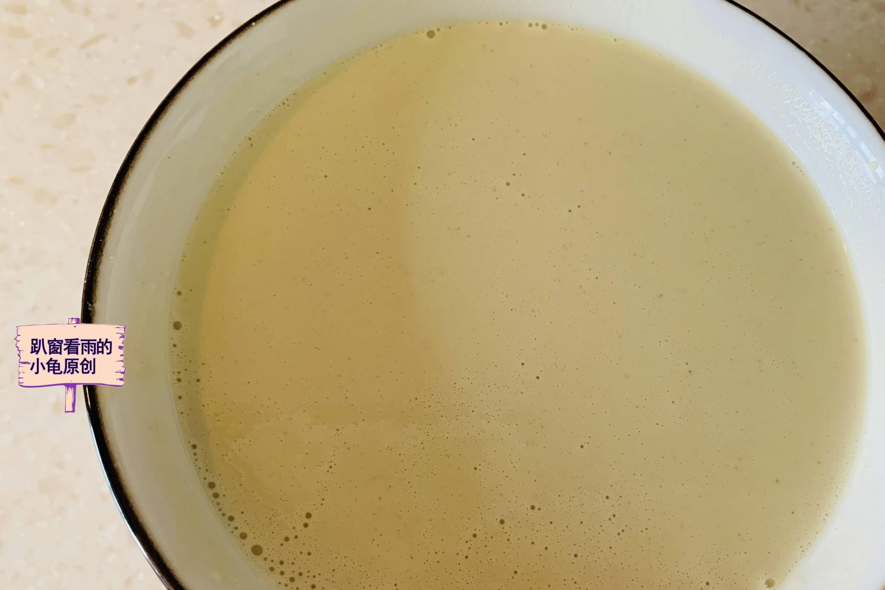 一碗小米,做出2大盘黄金凉皮,爽滑筋道,好吃_清水_面糊_盘子