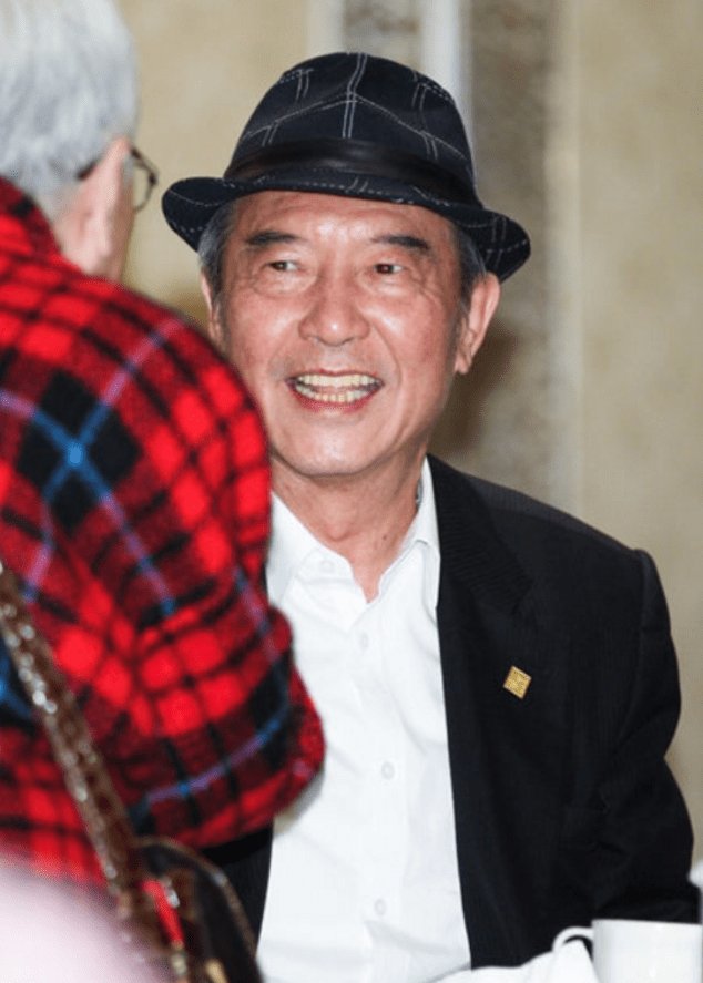 他,欺辱舒淇,甩发妻娶新欢,晚年患癌无药治,女儿拒绝出席葬礼_柯俊雄